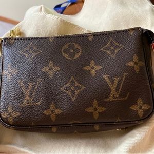 Authentic Louis Vuitton Mini Pochette accessories